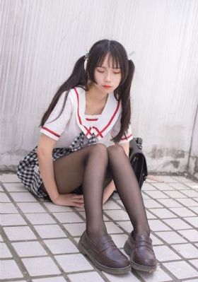 阁楼里的情人完整版_BD国语高清免费观看